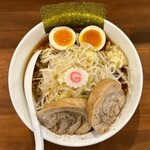 ヤマネコ軒 - 特製豚そば＋ヤサイ増し＋ニンニク＋オロチ変更