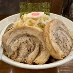 ヤマネコ軒 - 特製豚そば＋ヤサイ増し＋ニンニク＋オロチ変更