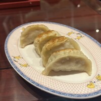 萬珍樓 本店 - 蒸し焼き餃子