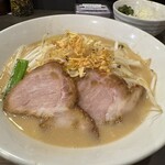 花木流味噌 - チャーシューが存在感を放つ｡