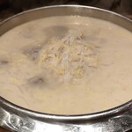 宏福楼 - スペアリブとサンサイ東北風煮込み