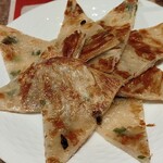 宏福楼 - ネギ入り中華焼きパン