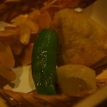 豆家別邸しびかま - 海老とナッツの天ぷら。