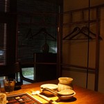 豆家別邸しびかま - かなり暗めの個室でした。