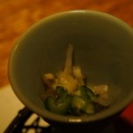 豆家別邸しびかま - 皮（ふぐかな？）の湯引き。ゼラチンが固まっているのがちょっとマイナスかな。