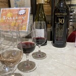 ヴィノスやまざき - ドリンク写真:スパークリング、白、ロゼ、赤の順で