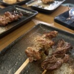炭火やきとり 寄り鳥 - せせり＆皮（塩）