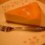 珈琲の詩 - 2014年5月　レモンチーズケーキは甘酸っぱく好みです。音符のアクセントの遊び心がなかなかいいです