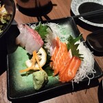 個室完備 海鮮と産地鶏の炭火焼 鶏菜 - 鶏菜　刺身
