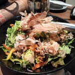 個室完備 海鮮と産地鶏の炭火焼 鶏菜 - 鶏菜　サラダ