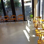 クリオロ - 店内の椅子(イートイン無し)