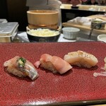 鮨 やまけん - アジ、大トロ、炙りホタテの握り。美味し。