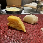 鮨 やまけん - 玉子焼き、沢庵漬け。美味し。