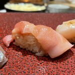 鮨 やまけん - 大トロの握り。美味し。