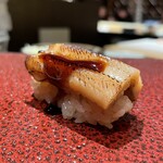 鮨 やまけん 銀座店 - 穴子握り。美味し。