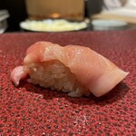鮨 やまけん - 大トロの握り。美味し。