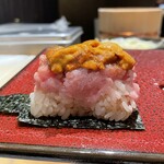 鮨 やまけん 銀座店 - "のりの舞"ウニとマグロのこぼれ巻き。美味し。