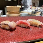 鮨 やまけん - サワラ、金目鯛、ヒラメの握り。美味し。