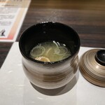 鮨 やまけん - 味噌汁。美味し。