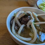 いこい - 馬肉がゴロンゴロン　まだ下の方にも沢山入ってます