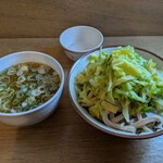 いこい - 『馬肉つけうどん  普 冷盛 キャベツ増し』(¥850-税込) 