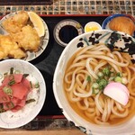 たけうちうどん店 - まぐろ丼セットととりの天ぷら（全景）