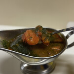 かれーの店 うどん  - オイスターオーシャン（1月限定プレミアムかれー）、ご飯大盛り、チーズ、スパイシーひき肉、焼とまと