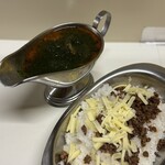 かれーの店 うどん  - オイスターオーシャン（1月限定プレミアムかれー）、ご飯大盛り、チーズ、スパイシーひき肉、焼とまと