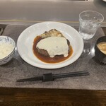 ステーキハウス 牛の松阪 - いつもながらちゃんと肉が美味しいハンバーグです！焼き加減はレアがおすすめです！肉汁ジュワ脂ギッシュ系ハンバーグに飽きたあなたにおすすめです！w
