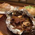 Osteria Splende - ランチで提供の鉄板デミグラスソースハンバーグ
