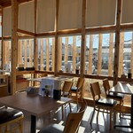 本格手打 もり豊 - 明るく綺麗な店内