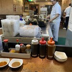 ステーキの志摩 - カウンターから焼いているのを眺めながら