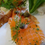 フォセッタ - 自家製スモークサーモンは見るからに旨い事がわかりますよね　