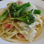 フォセッタ - ランチパスタ：湘南産キャベツ、ブロッコリー、アンチョビ、クリームスパゲッティ
      