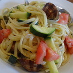 フォセッタ - ランチパスタ：浜名湖産アサリ、湘南産ズッキーニ、ミニトマト、アーリオオーリオ、リングイネ
      