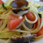 フォセッタ - 浜名湖産アサリ、湘南産ズッキーニ、ミニトマト、アーリオオーリオ、リングイネの浅蜊が絶品！
      