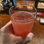 バー ウダ - グランベリーの赤が美しい