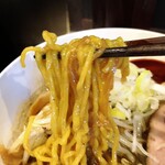 拉麺大公 - 【限定】濃い旨 焼き味噌ラーメン、麺リフトアップ