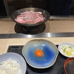 すき焼き ちかよ - 砂糖を投入