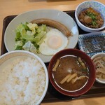 すき家 - 牛小鉢ソーセージエッグ朝食（￥530）