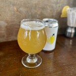 スパイス・ツリー - 一杯目は、ヨロッコで　本日のヨロッコは柑橘系で爽やか　牡蠣のカレーに合いそうだが、カレー来るまで持つか？笑