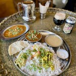 スパイス・ツリー - 本日の2種盛りプレートの御姿　メインは勿論、冬のスペシャリテ牡蠣と柚子と味噌＋マトンと青唐辛子