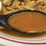 蒙古タンメン中本 - 香辛料の効いた辛旨なスープ