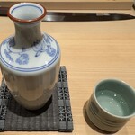 神田錦町 鮨たか晴 - 酒器（鍋島 純米吟醸 New Moon）