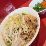 ラーメン二郎 - ラーメン半分＋青ネギ崩