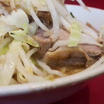 ラーメン二郎 - 豚の厚み