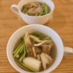 varm COFFEE & BAKERY - セリとキノコと根菜のスープ。素材の味を楽しみます✨