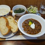 キッチン ブルー グローブ - ビーフストロガノフ　ソフトフランスパン添え