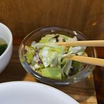 キッチン ブルー グローブ - サラダをいただき