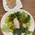 イタリア食堂 PACE - 自家製フォカッチャ、ミニサラダ